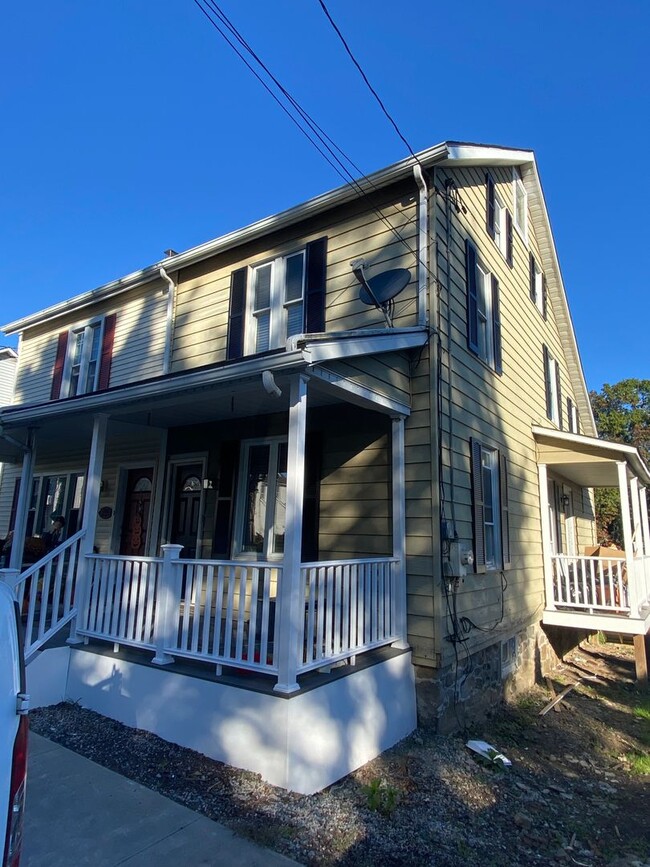 Building Photo - Newly Remodeled 3 Bedroom in Vera Cruz