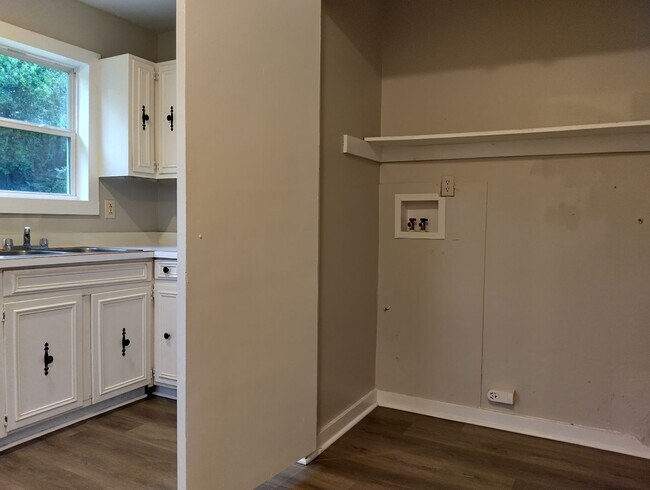Building Photo - 7446 Bellehaven Dr