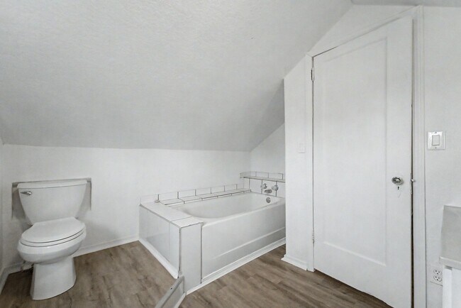 Building Photo - 1122 I St