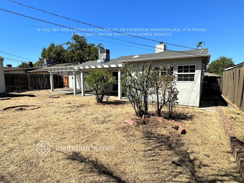 Building Photo - 1520 Gladstone Dr