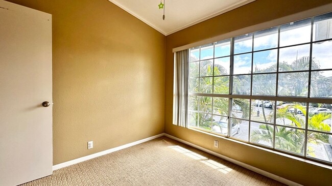 Building Photo - 2 BED/2 BATH/2 PRKG + Washer/Dryer INSIDE ...