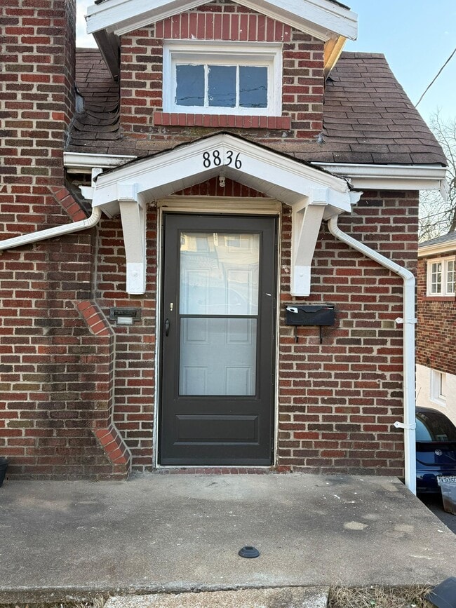 Building Photo - 8836 Ramona Ave