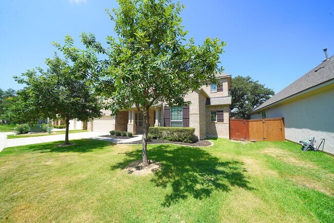 Building Photo - Executive Style Rental Now Available in Bo...