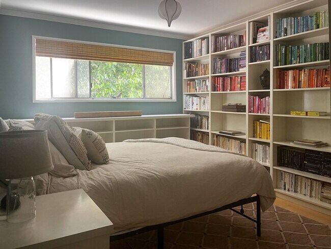 Building Photo - 700 Westmount Dr