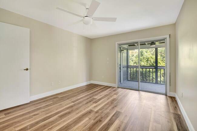 Building Photo - 8356 SE Croft Cir