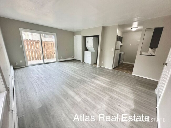 Primary Photo - In Unit Washer/Dryer?! Private Patio?!