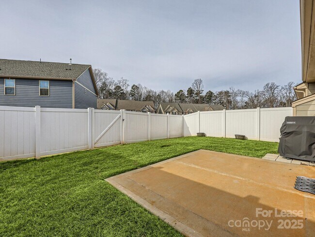 Building Photo - 145 Beacon Dr