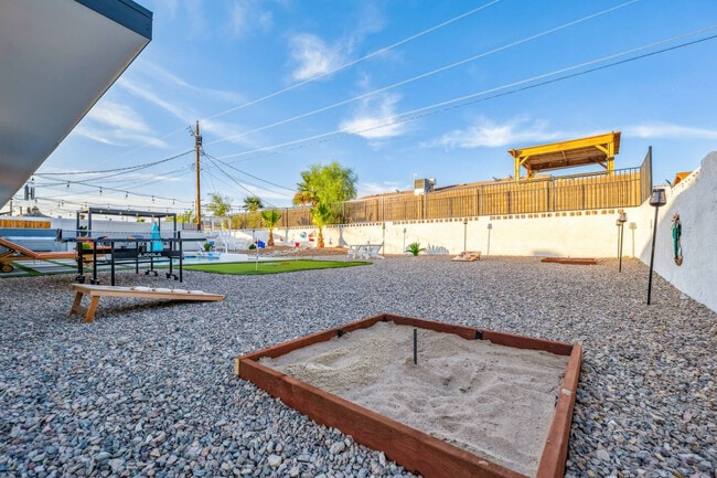 Building Photo - 131 Mescal Loop