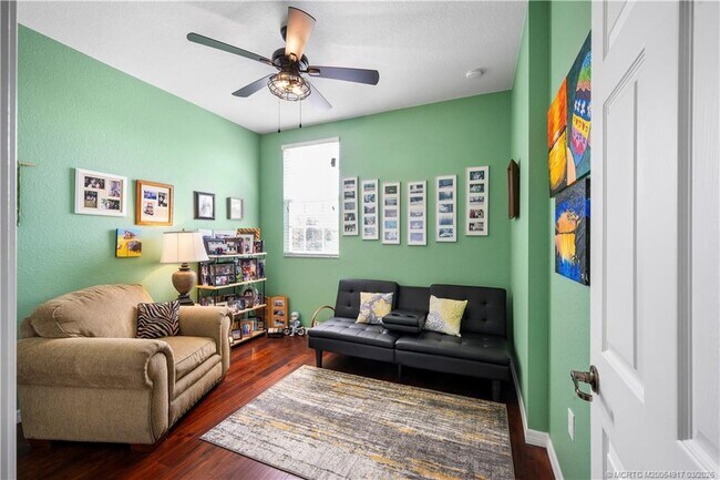 Building Photo - 691 SW Glen Crest Way