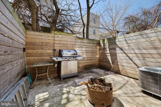 Building Photo - 1720 Arlington St