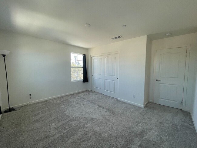 Building Photo - 5-Bedroom Home, Including In-Law Suite, in...