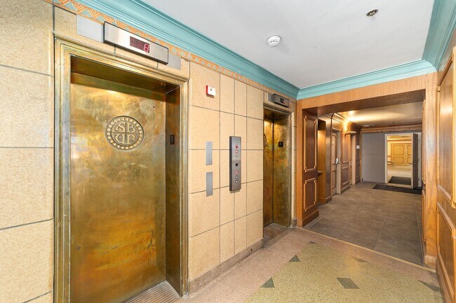 Building Photo - Seagle Building 7C