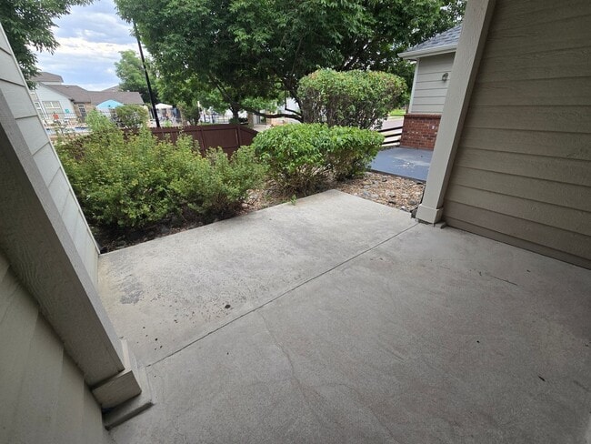 Building Photo - Bright and open Condo, walking distance to...