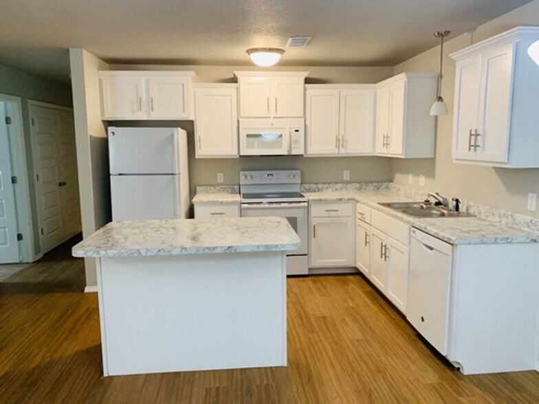 Building Photo - 2121 Ingalls Ln