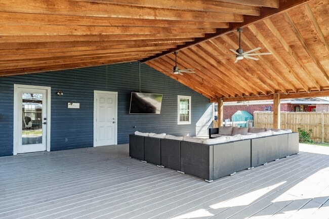 Building Photo - 1614 Avenue F