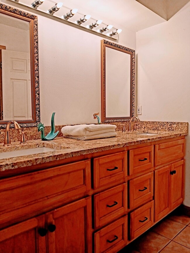 Building Photo - 1236 Block Island Rd