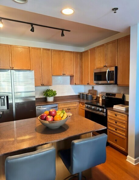 Building Photo - 1250 S Michigan Ave