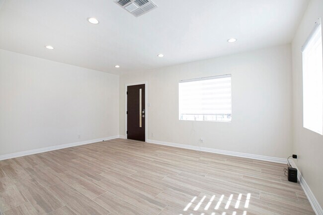 Building Photo - 10955 Burnet Ave