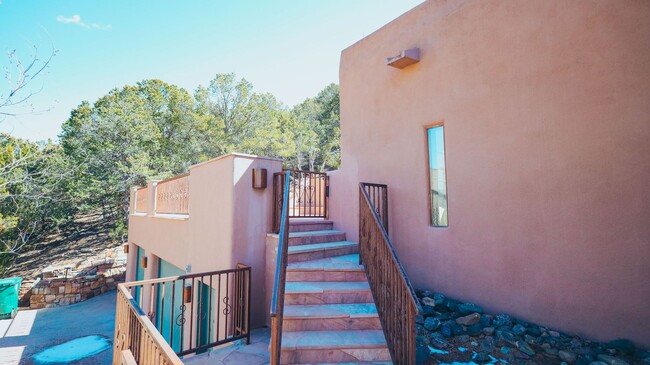 Building Photo - Historic Eastside Retreat on Canyon Rd.