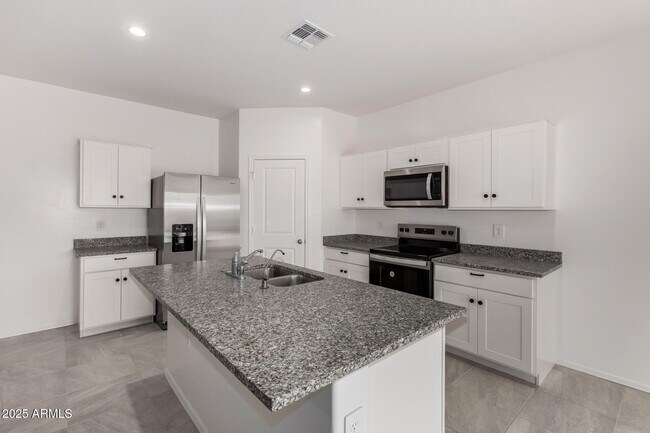 Building Photo - 103 S Collier Ln