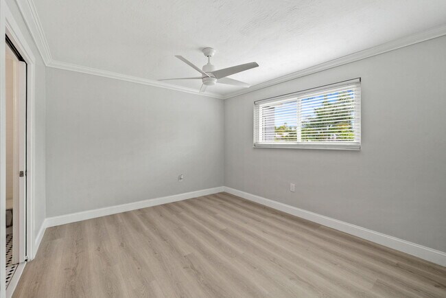 Building Photo - 2071 W Carol Cir
