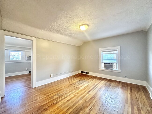 Building Photo - 541 Pearson St