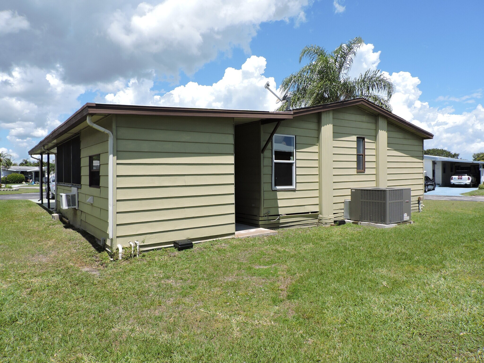 Building Photo - 6969 SE Morningside Dr