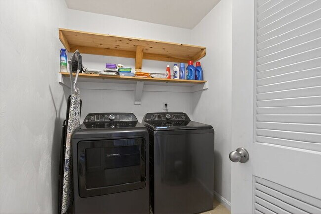 Building Photo - 207 Hearthstone Rch