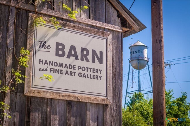 Building Photo - 2052 Gruene Rd