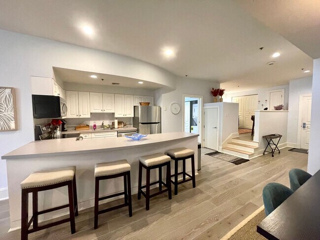 Building Photo - 1393 Washington St