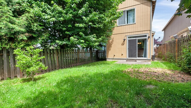 Building Photo - 9817 N Clarendon Ave
