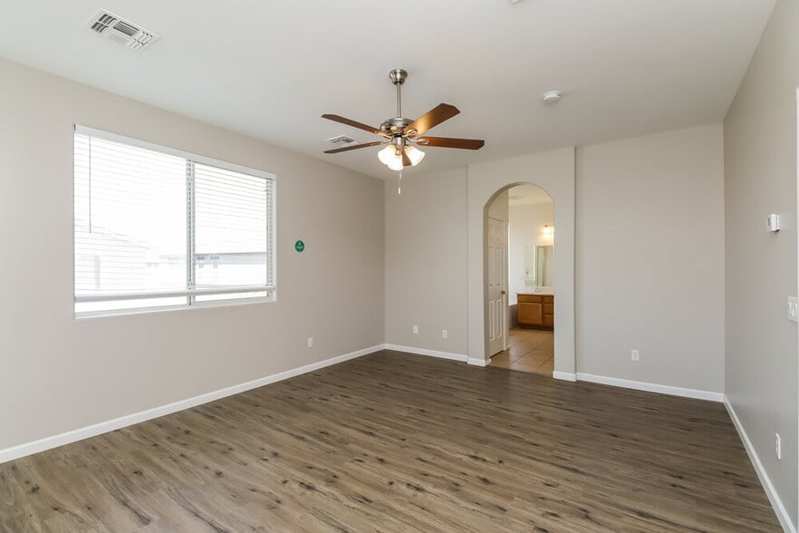 Building Photo - 1238 E Julian Dr