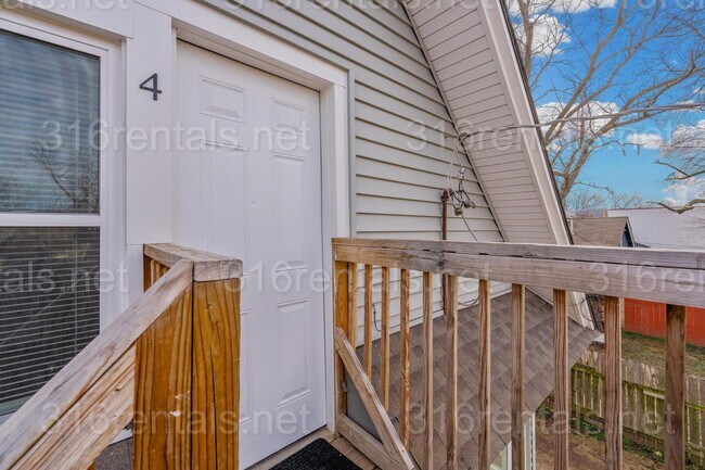 Building Photo - $850 - 1 bed 1 bath - Beautiful newly renovated Multi-family home located in Delano