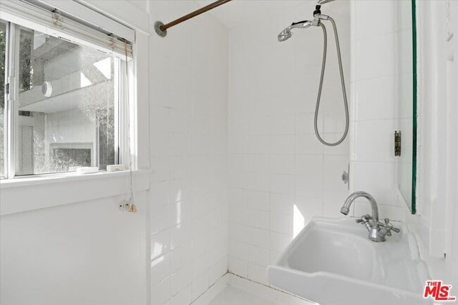 Building Photo - 109 Dudley Ave