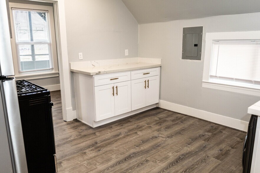 Building Photo - 2402 Rucker Ave