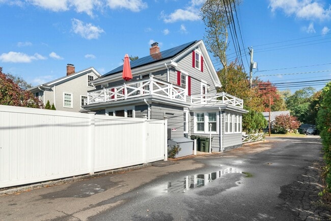 Building Photo - 2630 Boston Post Rd