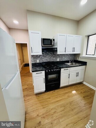 Building Photo - 2150 N 32nd St