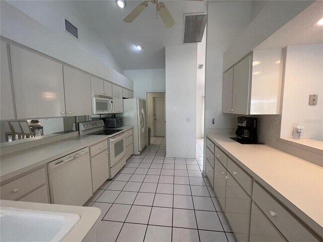 Building Photo - 2300 Mauritania Rd