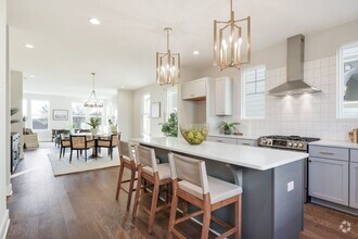 Building Photo - Beautiful Townhome Just Minutes to Downtow...