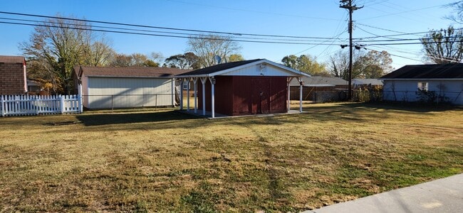 Backyard 3 - 7706 Berkshire Blvd