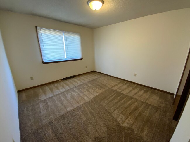 Building Photo - 1801-1803-1803 Garden Dr