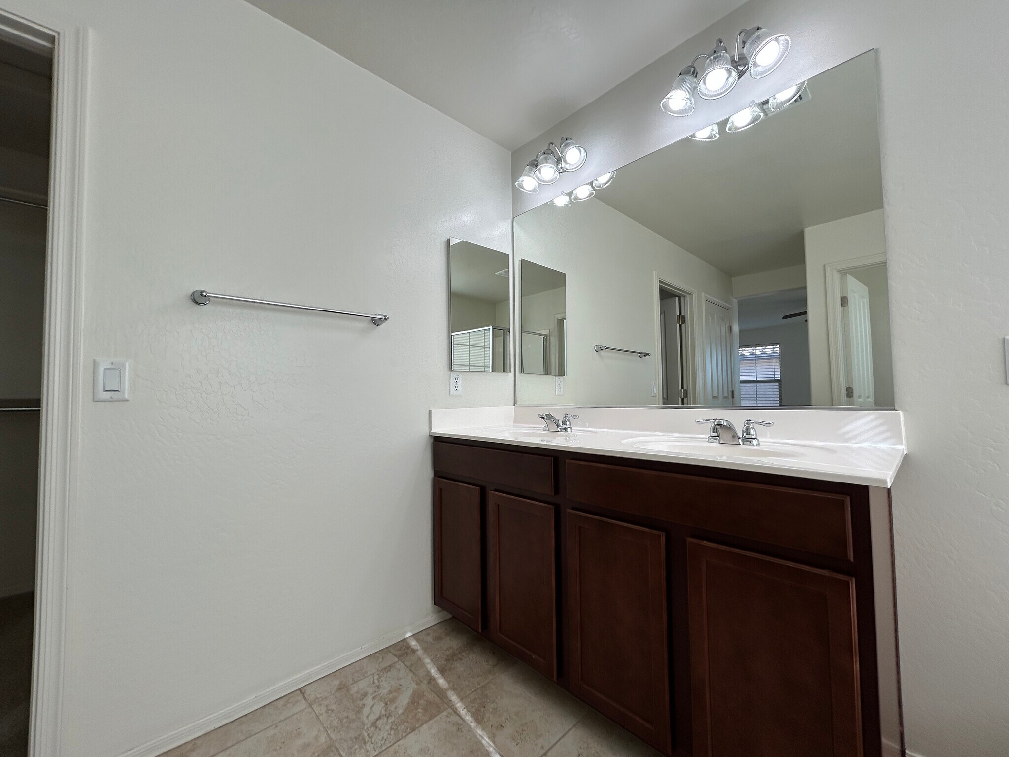 Building Photo - 2964 S Washington St