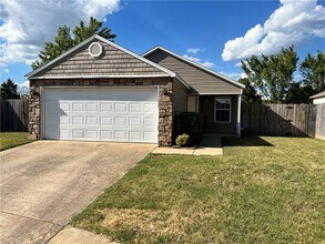 Building Photo - 555 Cascade Cir