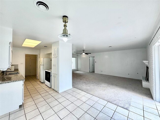 Building Photo - 8419 Neff St