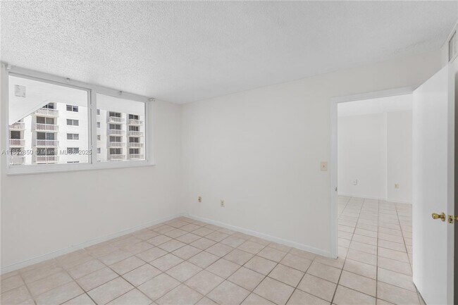 Building Photo - 345 Ocean Dr