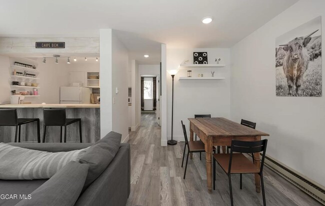 Building Photo - 76 Gcr Mile 22