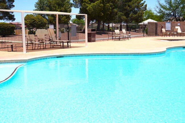 Building Photo - Home in Holiday Community Resort