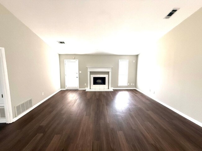 Building Photo - ** Newly renovated 4 bed 2 bath home in Bell Meadows **  Call our self showing number to Schedule...