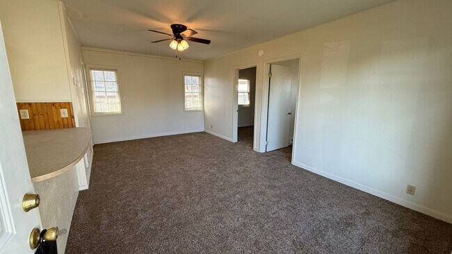 Building Photo - Market Flats