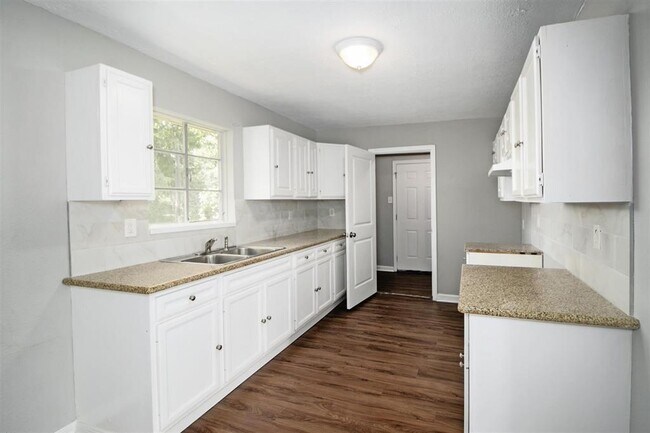 Building Photo - 7 Talisman Ct